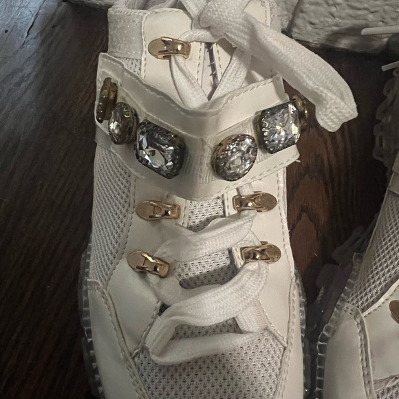 NWOT Monnalisa girls white jeweled leather sneakers. Euro size 36/US 4. - Picture 2 of 7